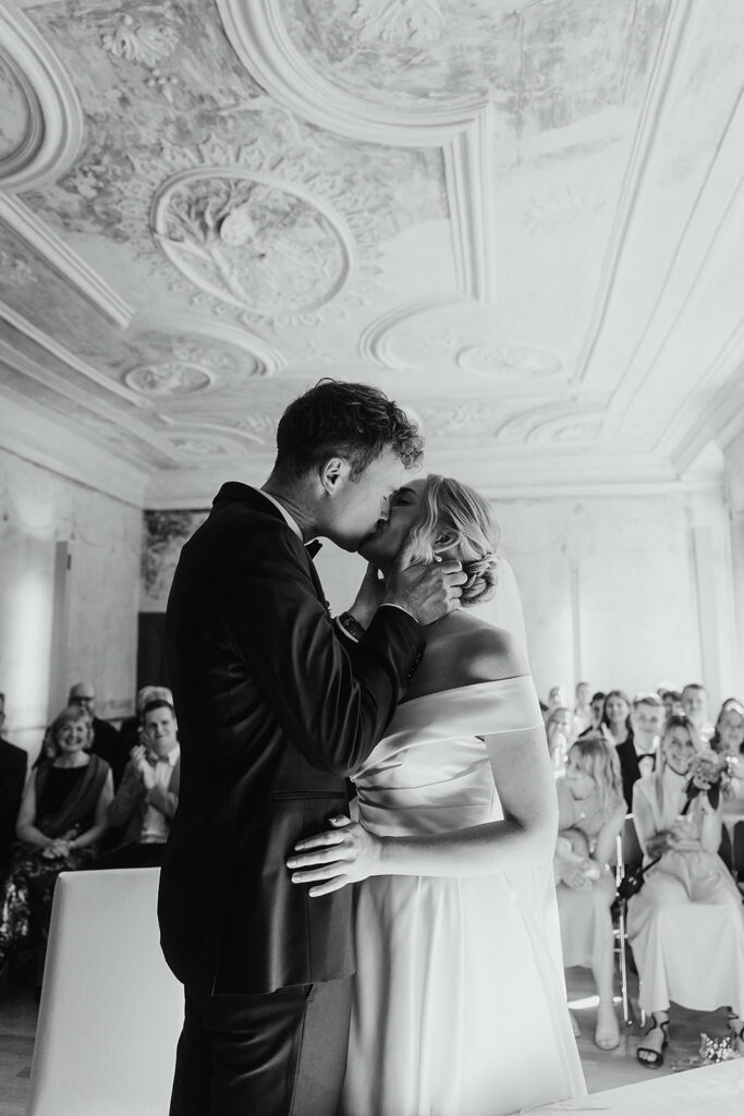 intime exklusive Hochzeitsfotografie im Kloster Bentlage Münster Trauung mit eigenen Eheversprechen