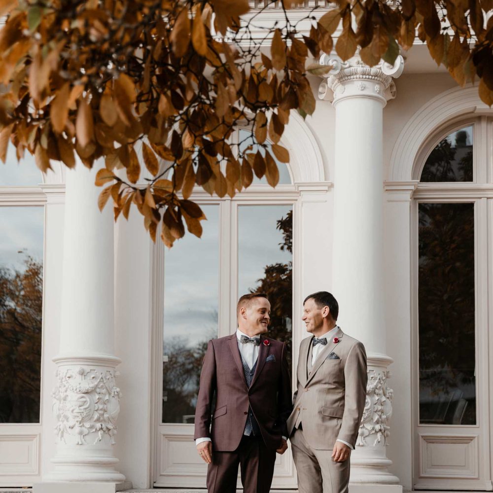 heimlich heiraten standesamtliche Hochzeit Hamburg Villa gelichgeschlechtliche Ehe Elopment in weißer Villa