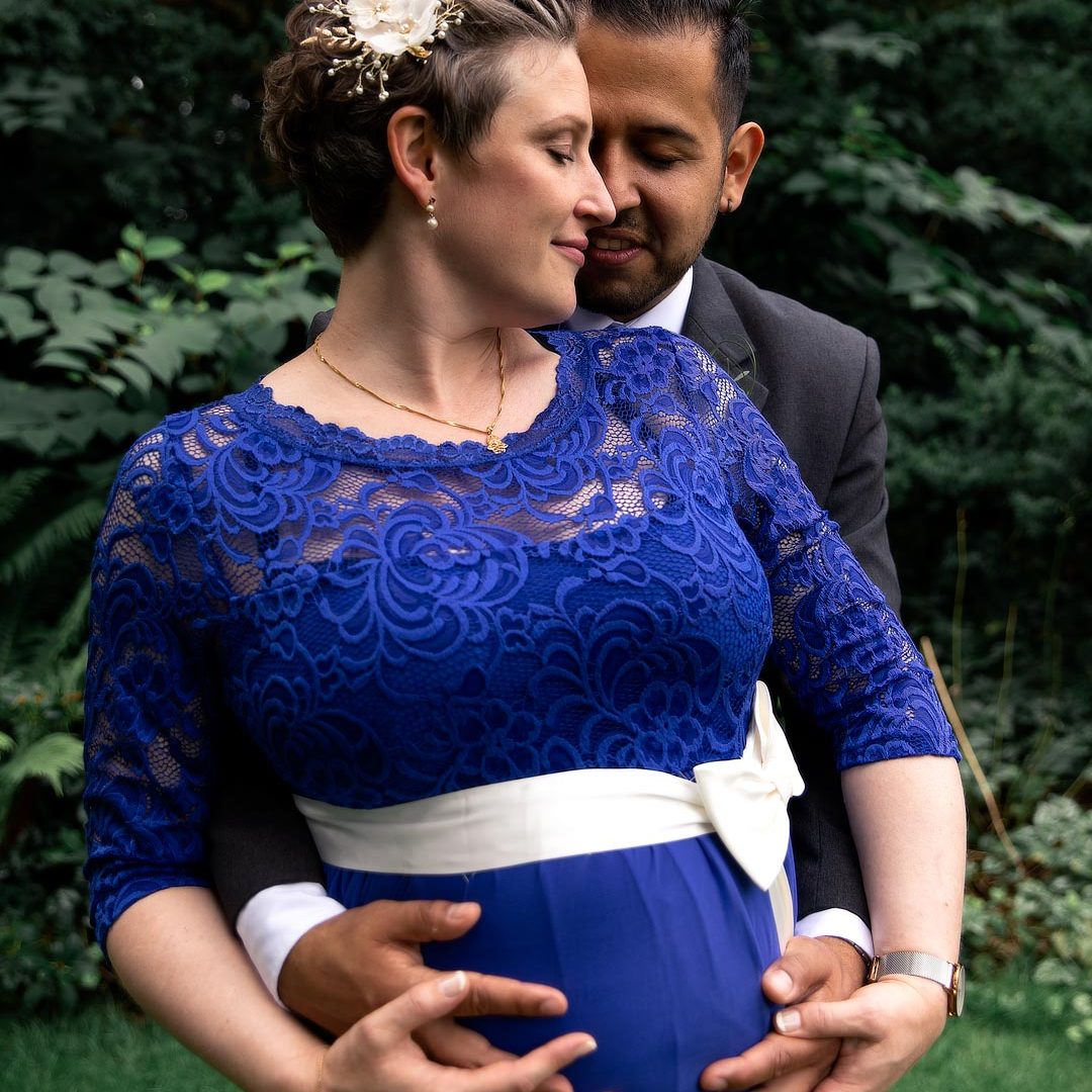 Hochzeitsfoto von schwangerer Braut und Bräutigam