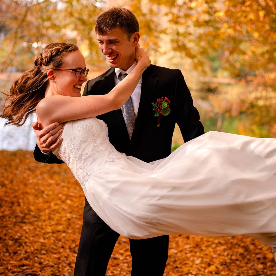 Hochzeit Brautpaar im Bürgerpark im Herbst