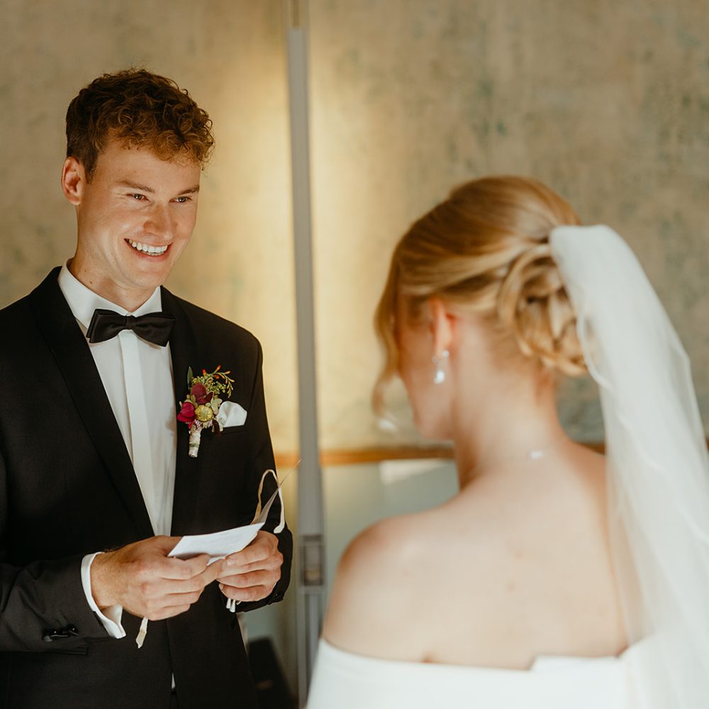 intime exklusive Hochzeitsfotografie im Kloster Bentlage Münster Trauung mit eigenen Eheversprechen