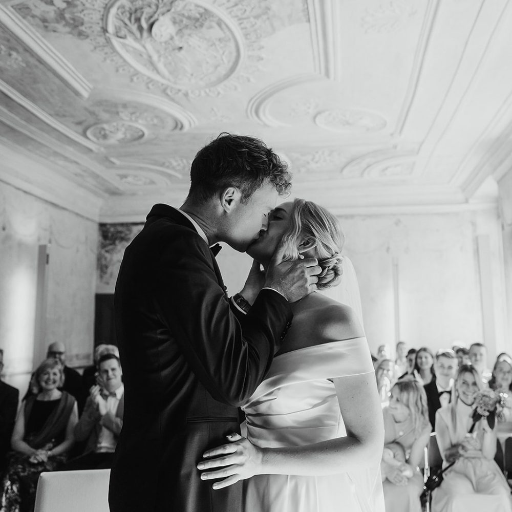 intime exklusive Hochzeitsfotografie im Kloster Bentlage Münster Trauung mit eigenen Eheversprechen